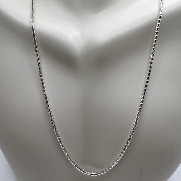 Silver Round Box Chain - 22